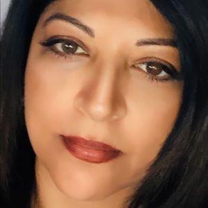 Meet your Posher, Carolyn